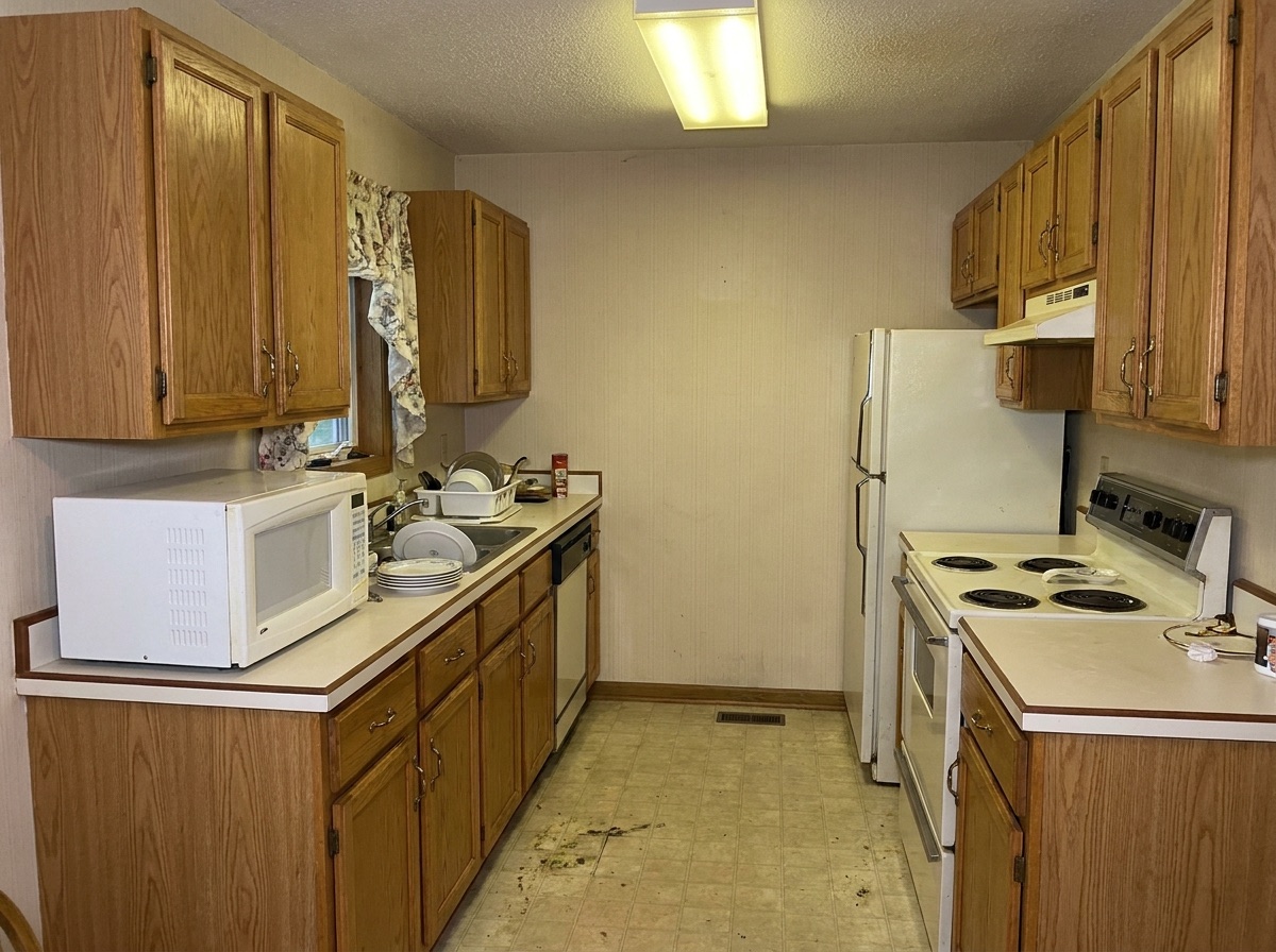 Dated 1990s oak kitchen before remodeling
